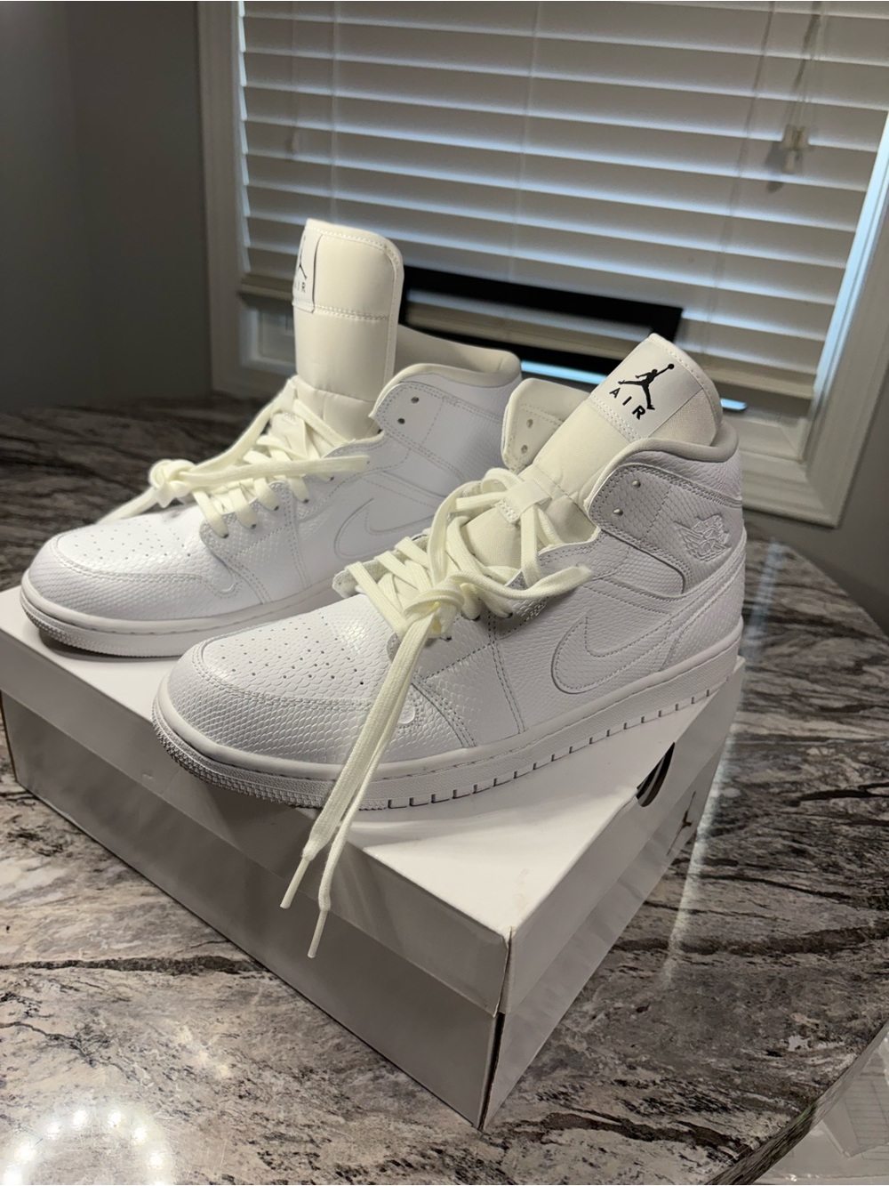 MENS AIR JORDAN 1 MID TRIPLE WHITE SIZE 10 Sneakers - White - Picture 13 of 15